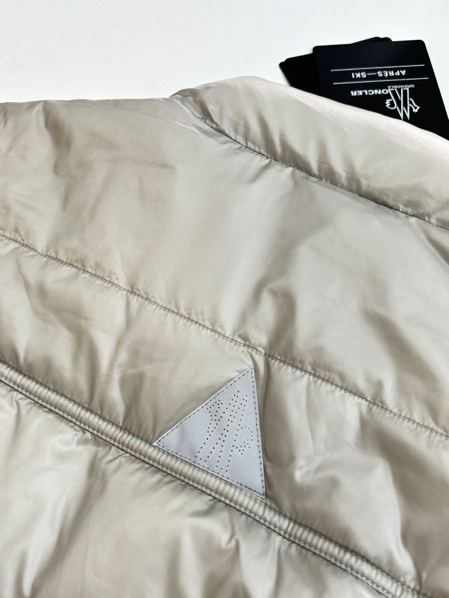 wg.luxury-- 7o9385r Down jacket nylon 2colour item:E-F363I0617-2